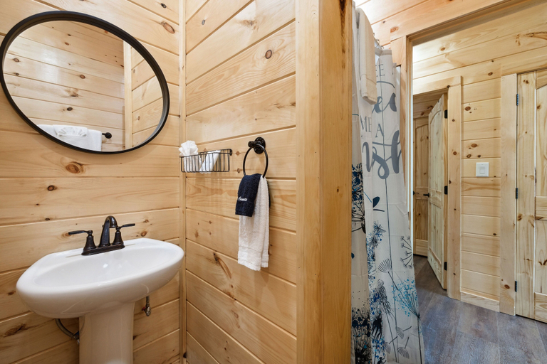 Bathroom 3, Hidden Cove Chalet 5 Bedroom Cabin by RedAwning, Sevier