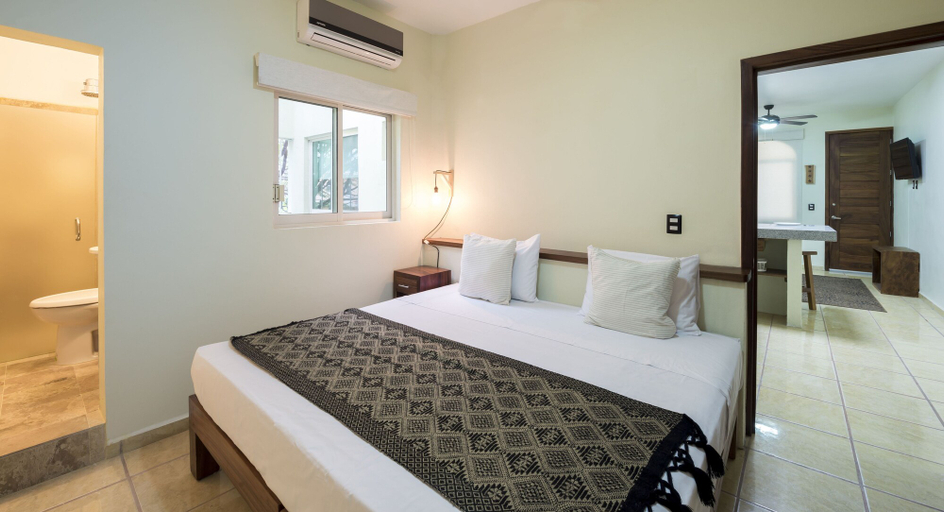 Bedroom 2, PUNTO MITA ECO SURF SUITES, Compostela
