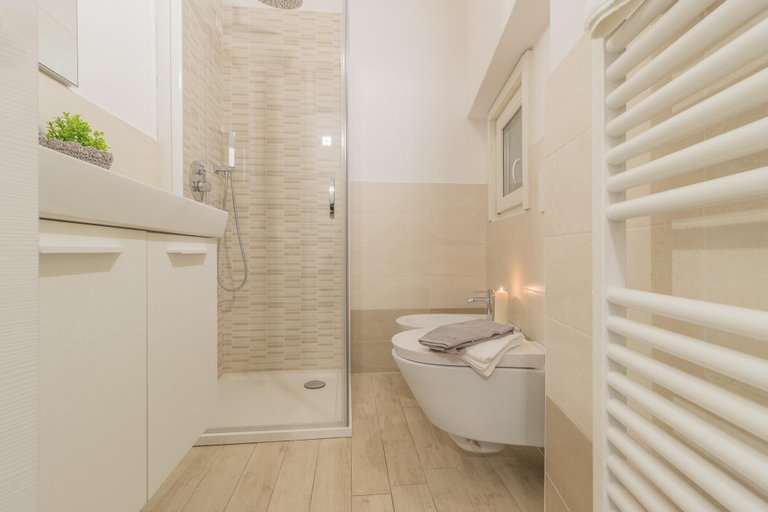 Bathroom, Little Nest Flat in Varenna, Lecco