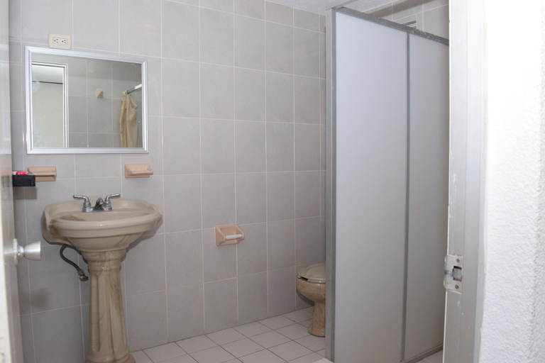 Bathroom 4, Hotel Virrey, Reynosa