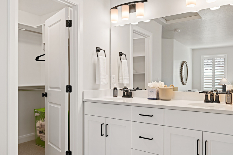 Room 3, Zions Base Camp 4 Bedroom Townhouse by RedAwning, Washington