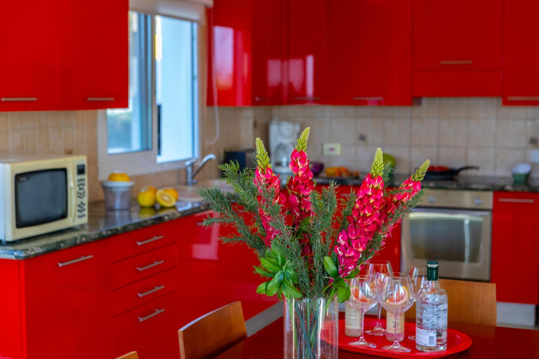 Kitchen 3, Villa Coral Bay View, walking distance to the beach!