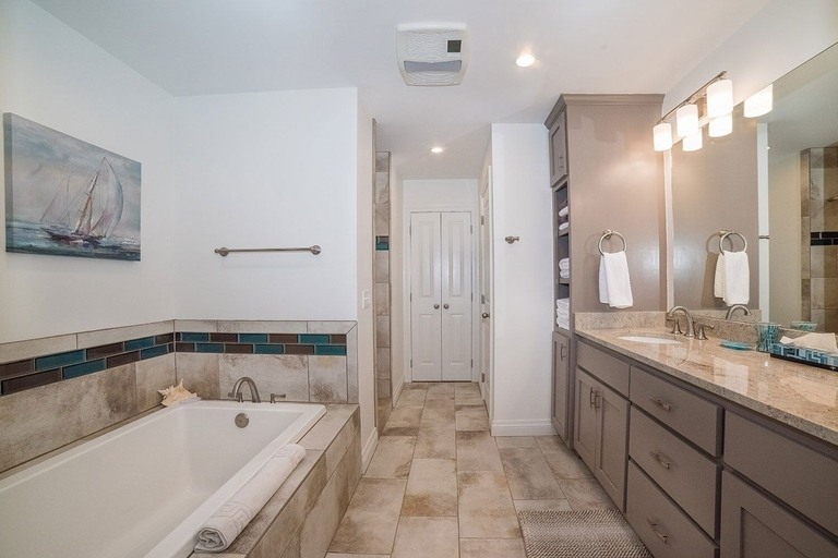 Bathroom 4, Anchorage Haus 3 Bedroom Home by RedAwning, Gillespie