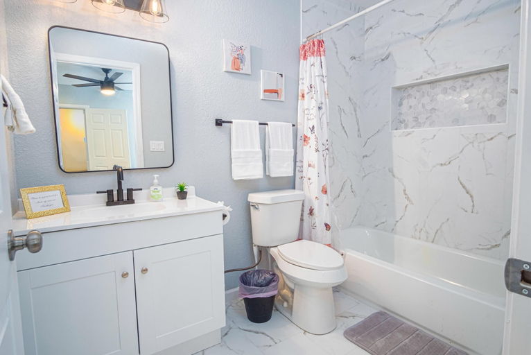 Bathroom 3, Charming 3br/1ba Close to Vibrant Downtown, Bexar