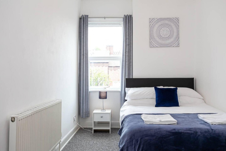 Room 3, 4 Bed House, Sleeps 9, Free Parking, Stoke-on-Trent