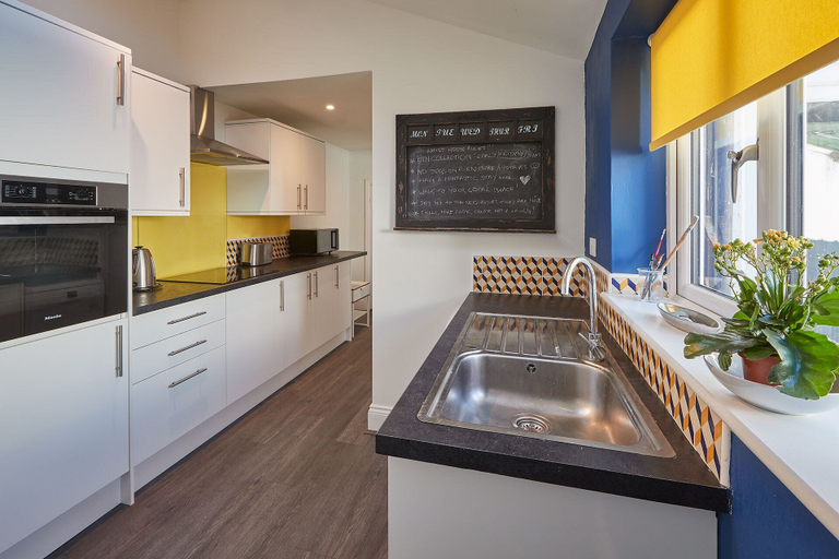 Room 5, Host Stay Artist House, Redcar and Cleveland