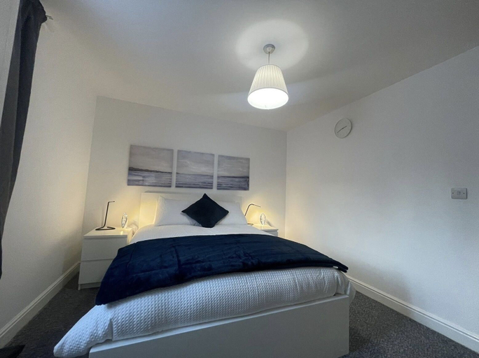 Bedroom 2, Captivating 2-bed Apartment in London, London