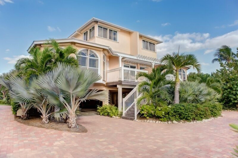 Exterior & Views, Conch 4 Bedroom Townhouse by RedAwning, Lee