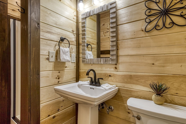 Bathroom 4, Ern806 - Splashin' Views 2 Bedroom Cabin by RedAwning, Sevier