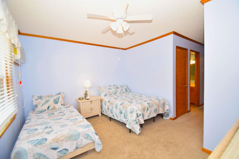 Room 5, Nanticoke Square 207b 2 Bedroom Townhouse by RedAwning, Worcester