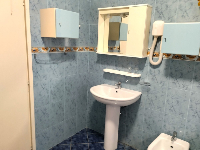 Bathroom, Apartment 356, Umag