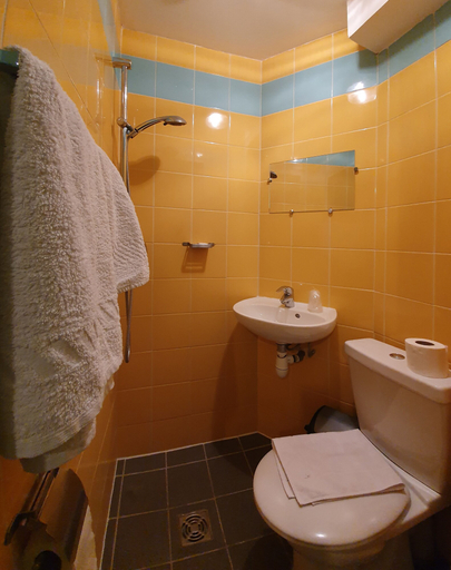 Bathroom 5, Anya Hotel, Paris