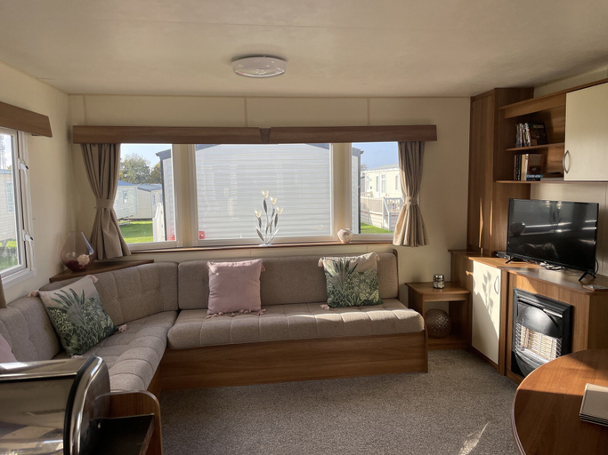 Others 4, Captivating 2-bed Caravan in Clacton-on-sea, Essex