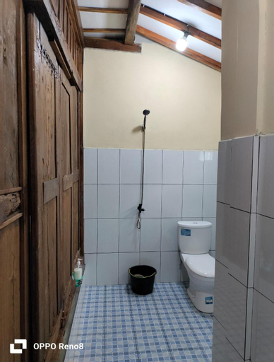 Bathroom 10