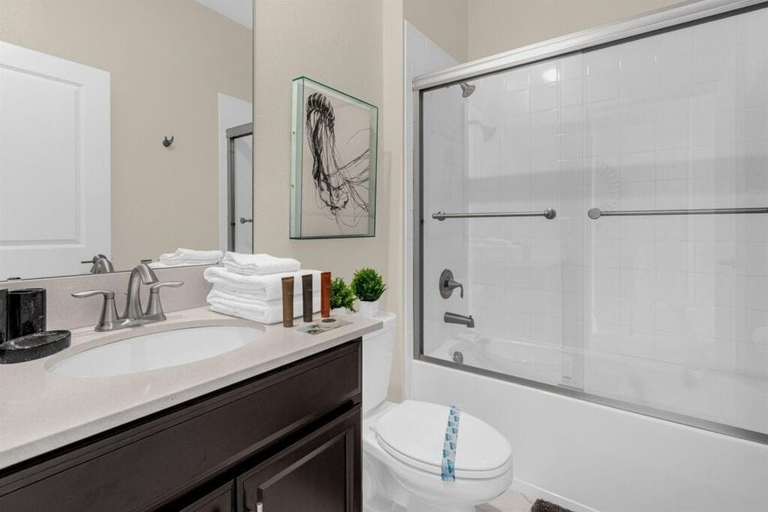 Bathroom 3, 6 Bedroomss/ Champions Gate Home by RedAwning, Osceola