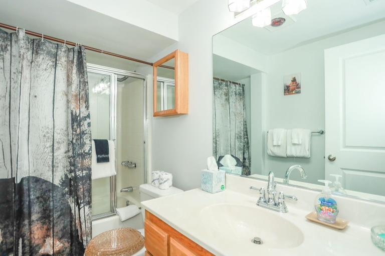 Bathroom 3, Comet's Cabin 3 Bedroom Home by RedAwning, San Bernardino