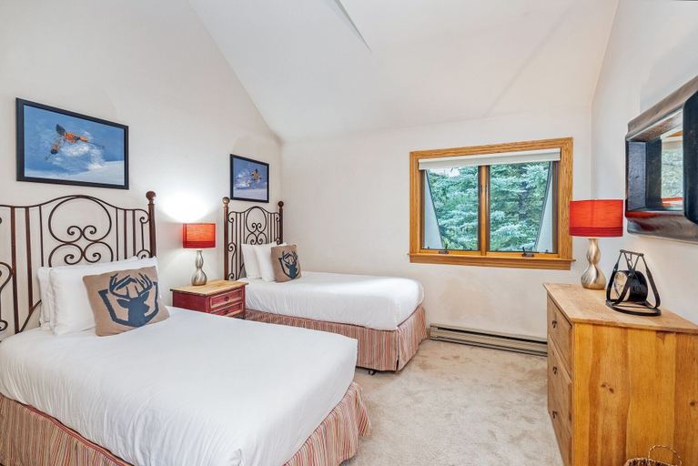 Room 5, Cimarron Lodge 33 2 Bedroom Condo by RedAwning, San Miguel