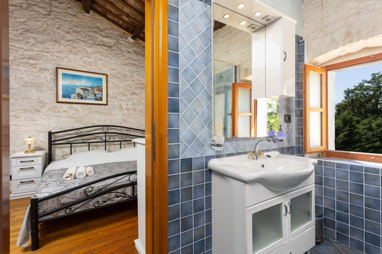 Bathroom 4, Villa Damiana in Domijani i, Žminj