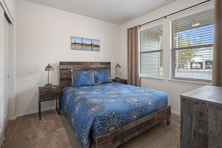 Room 3, 172 Avocet 4 Bedroom Home by RedAwning, Deschutes