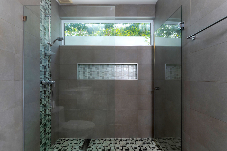 Bathroom 10