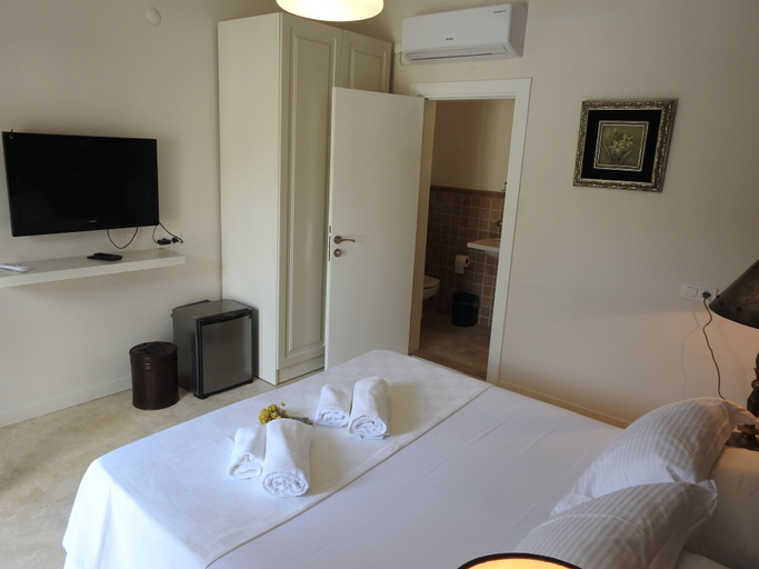 Bedroom 3, Kucukkoy Hotel, Ayvalık