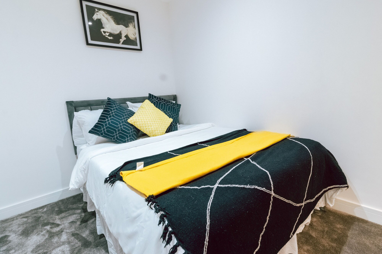 Bedroom 4, Charming 2-bed Apartment in Purley, London