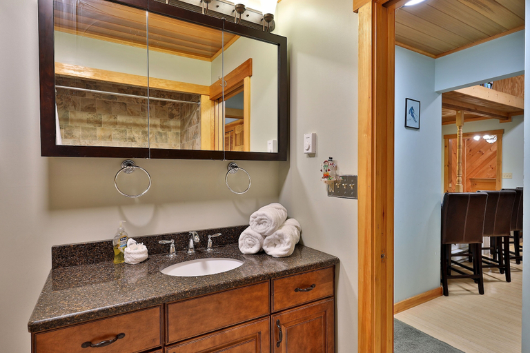 Bathroom 4, Winding Way Chalet 3 Bedroom Home, Rutland