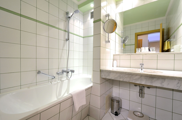 Bathroom 3, eva,GARDEN, Zell am See