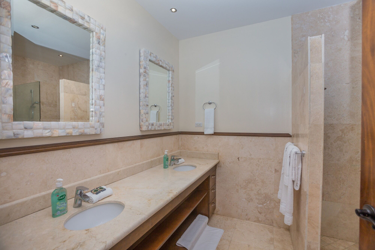 Bathroom 2, Pristine Bay 1003 3 Bedroom Home by RedAwning, Roatán