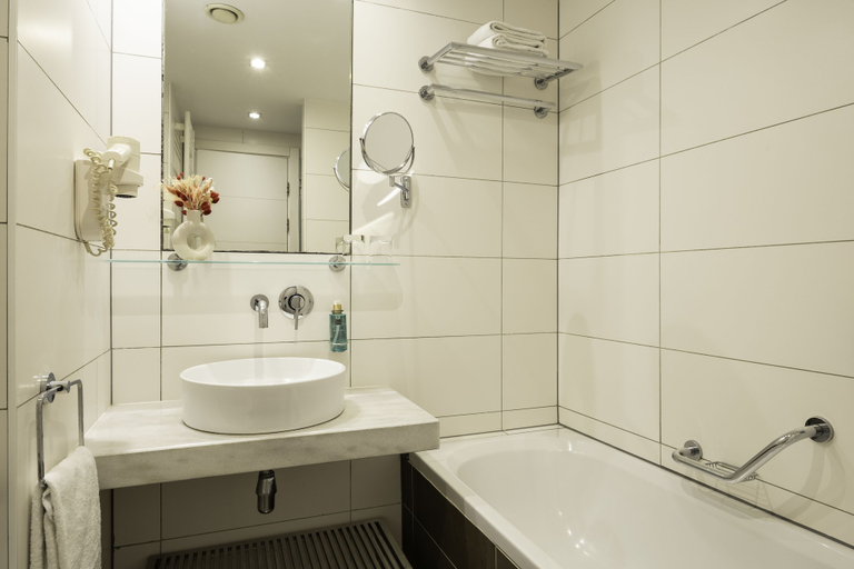 Bathroom 5, B-aparthotel Grand Place, Bruxelles