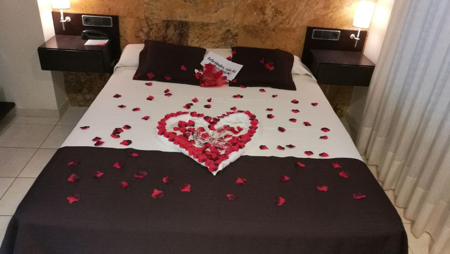 Bedroom 3, Hotel Pinar del Mar, Girona