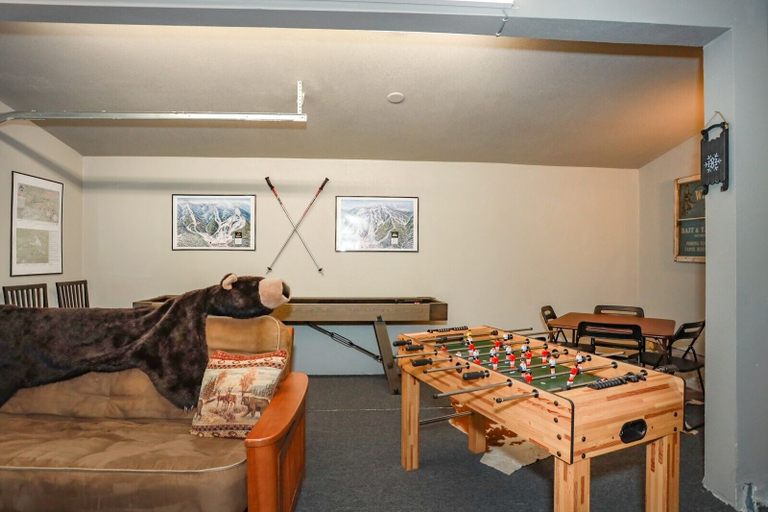 Others 4, Comet's Cabin 3 Bedroom Home by RedAwning, San Bernardino