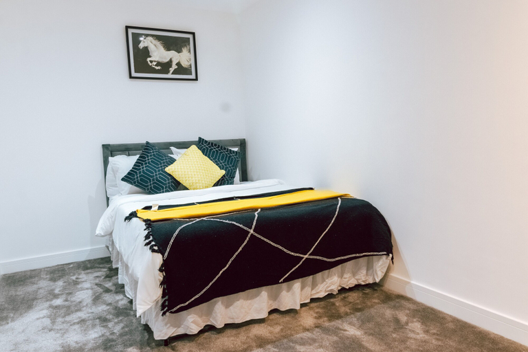 Bedroom 2, Charming 2-bed Apartment in Purley, London