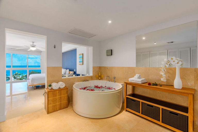 Bathroom 3, Oceanfront Penthouse 4BR w Roof Top Deck w Jacuzzi Eagle Beach