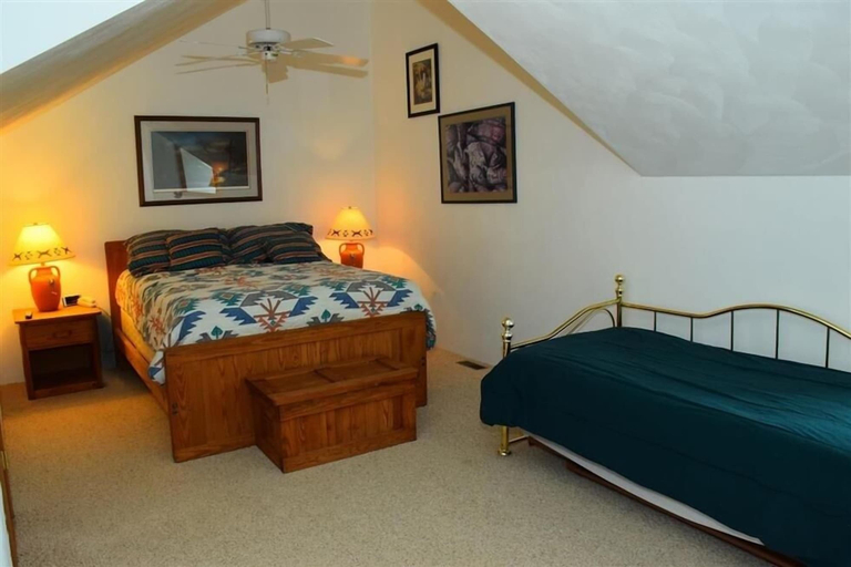 Others 5, Seven Springs 2 BR Deluxe Condo, Mountain Views! by RedAwning, Somerset