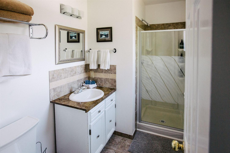 Bathroom, Alpenrose Revelstoke Bed & Breakfast, Columbia-Shuswap