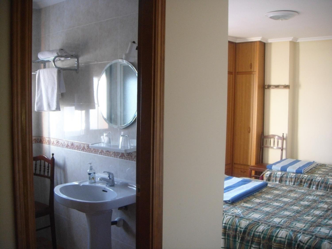 Bathroom 2, Hostal Isabel, Teruel