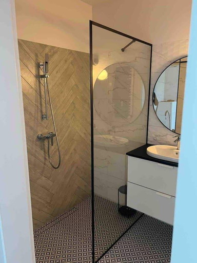 Bathroom 3, 1-bed Top Floor Apartment in Warszawa, Warsaw
