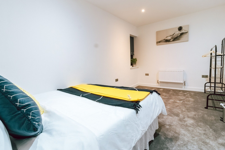 Bedroom 3, Charming 2-bed Apartment in Purley, London