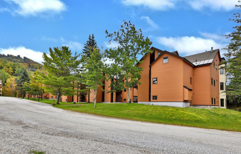 Exterior & Views 2, Pico Mountain Condo E306 2 Bedroom Condo, Rutland