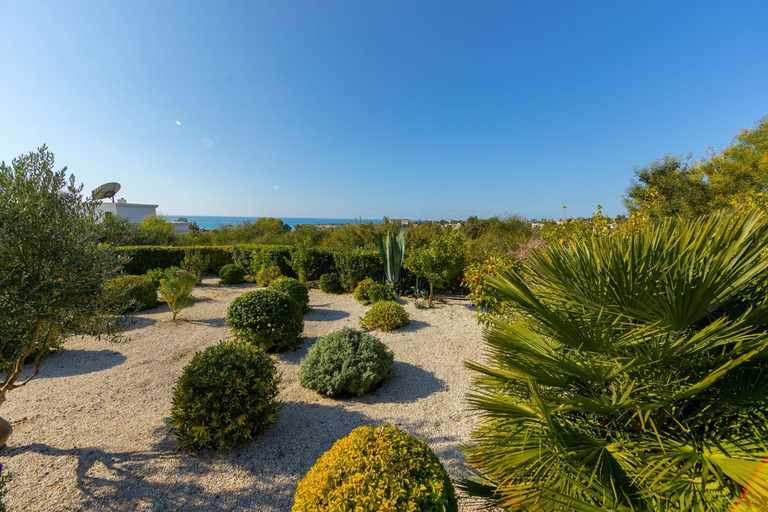 Garden, Villa Coral Bay View, walking distance to the beach!