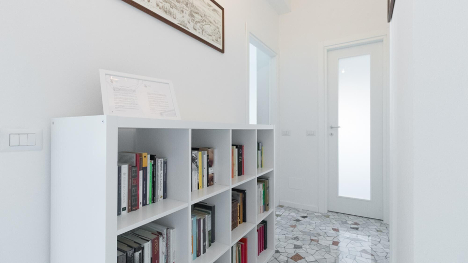 Others 2, Italianway Comfort - Ripa Ticinese 103, Milano