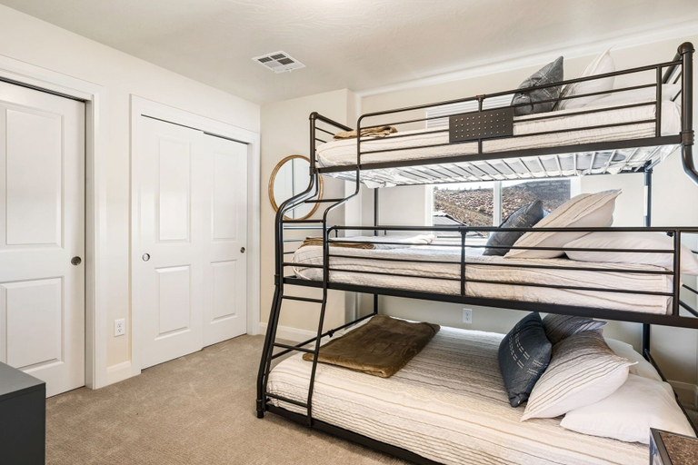 Bedroom 3, Rustico Roost by RedAwning, Washington
