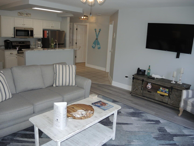 Living area 5, 1408m 1 Bedroom Condo by RedAwning, Brunswick