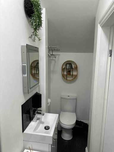 Bathroom 4, Remarkable 1-bed Seaview Beach Apartment Barmouth, Gwynedd