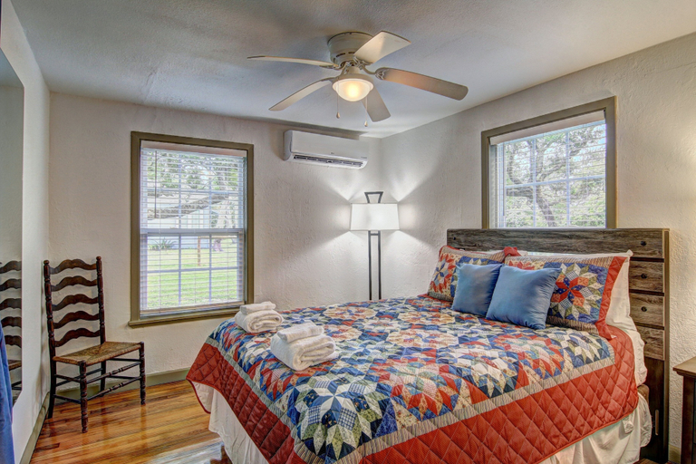 Room 4, Simons Town 6031rpc 3 Bedroom Home by RedAwning, Aransas