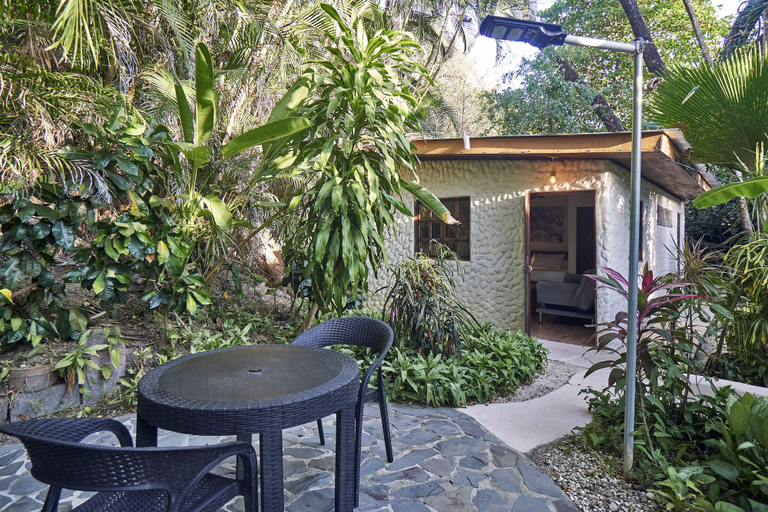 Others 5, Havana Lodge, Puntarenas