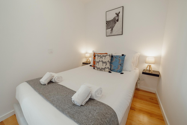 Bedroom 2, Courtyard Oporto Design Apartment G, Porto