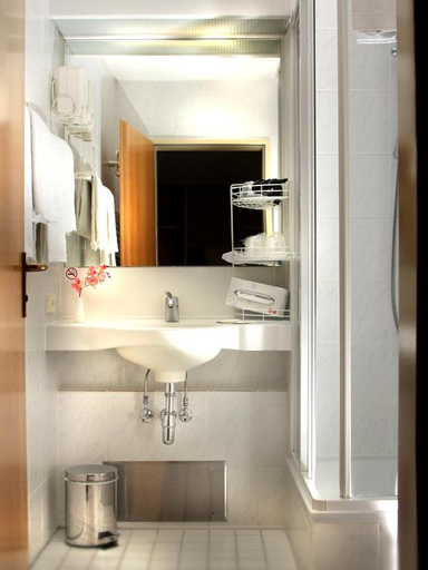Bathroom 4, Bartholomäus, Regensburg
