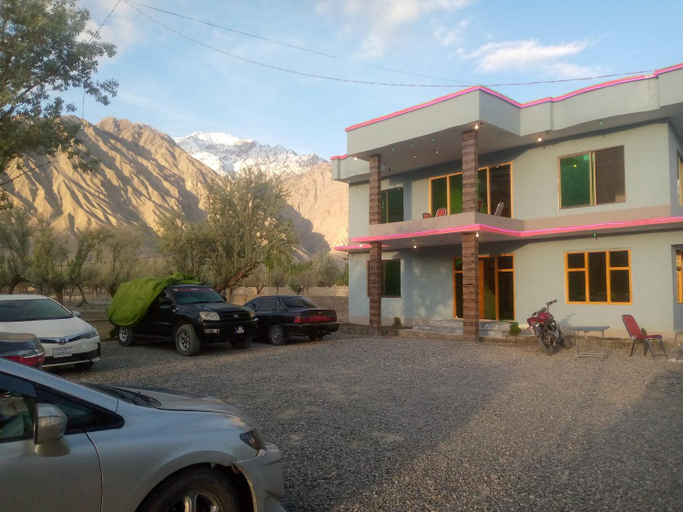 Exterior & Views